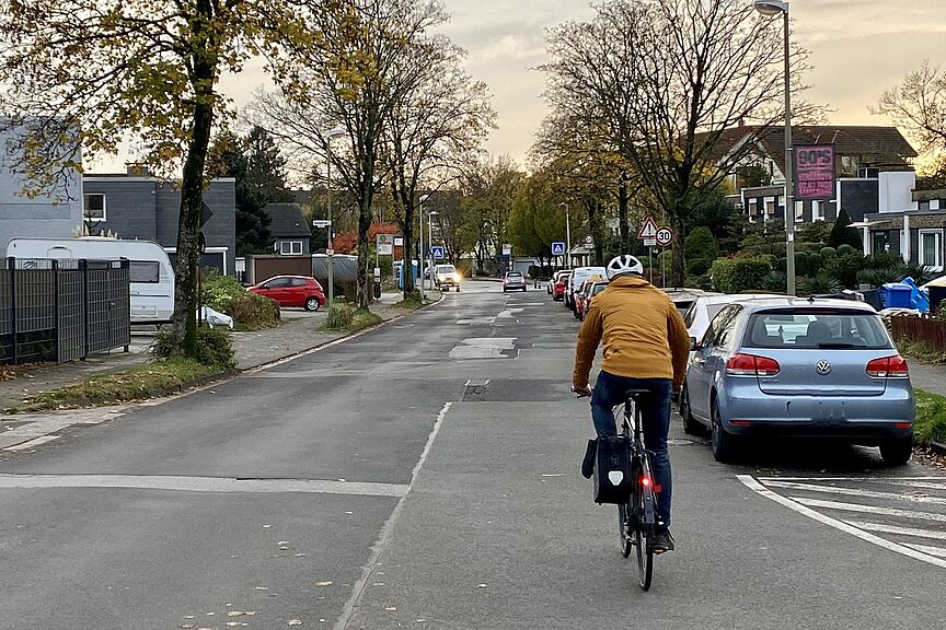 Düsselring mit Fahrrad Fahrrad auf der Straße