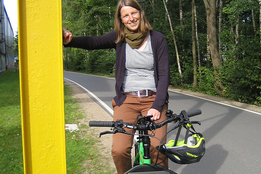 Prof. Dr. Jana Kühl lehrt an der Ostfalia Hochschule für  angewandte Wissenschaften. Prof. Dr. Jana Kühl lehrt an der Ostfalia Hochschule für  angewandte Wissenschaften.